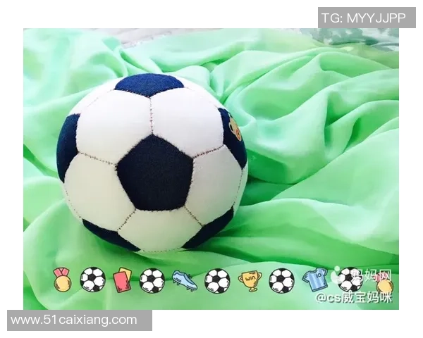 足球贴纸水杯的创意设计与个性化定制让每一口饮水都充满激情与乐趣